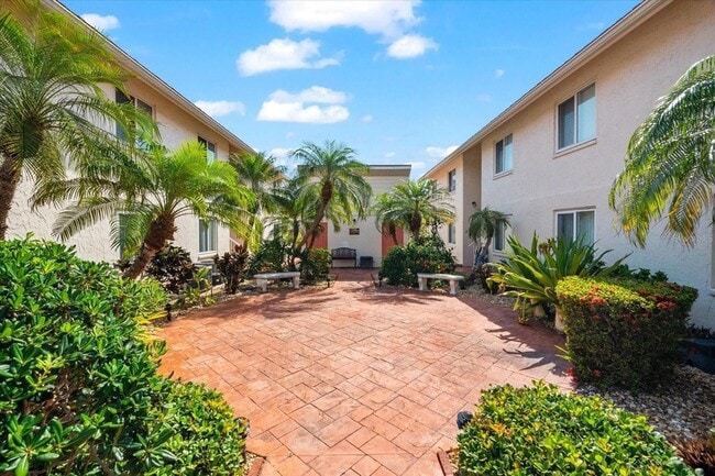 Building Photo - 6708 Sarasea Cir Unit 202