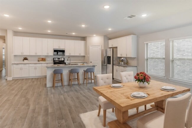 Building Photo - 5917 Bellflower Dr