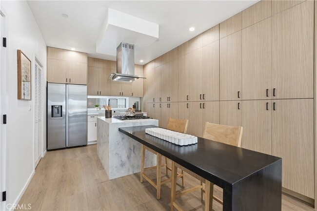 Photo - 1430 Cloverdale Ave