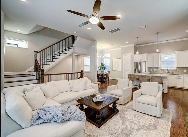 Photo - 870 Wakefield Dr