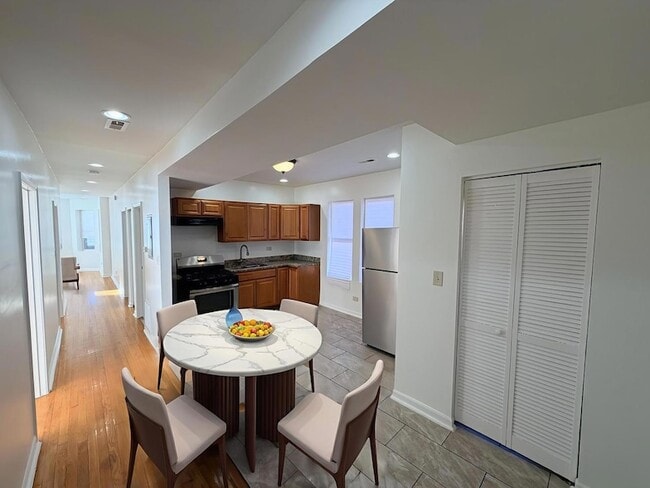 Photo - 1322 W 57th St Unit 2