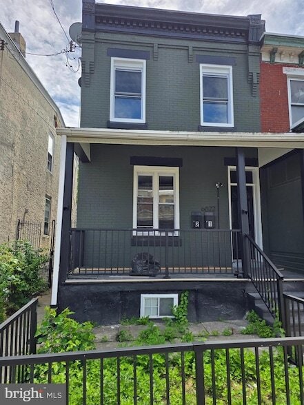 Building Photo - 6022 Pine St