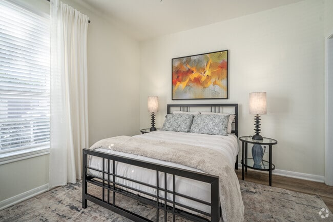2BR, 2BA - 981SF - Primary Bedroom - Centre at Columbia Court