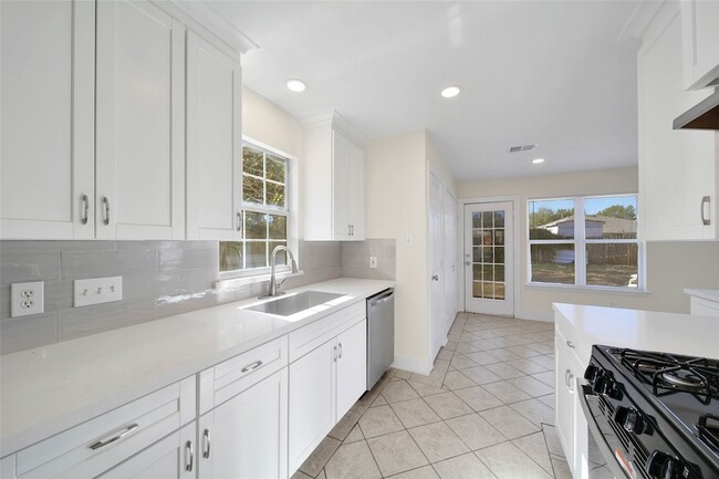 Photo - 5303 Bay Pines Dr