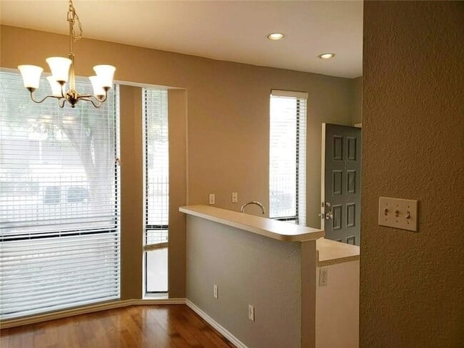 Photo - 2002 N Fitzhugh Ave Unit 1