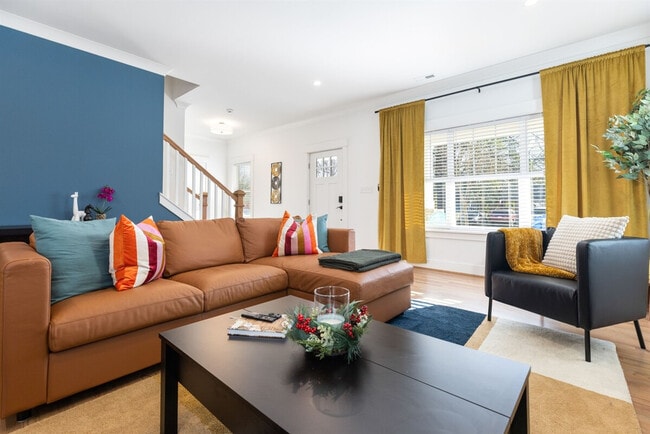 Building Photo - 2801 Bancroft St Unit ID1051234P