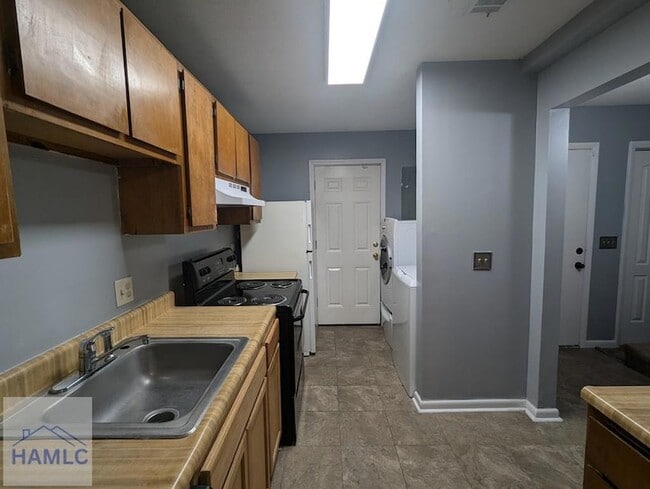 Photo - 727 S Main St