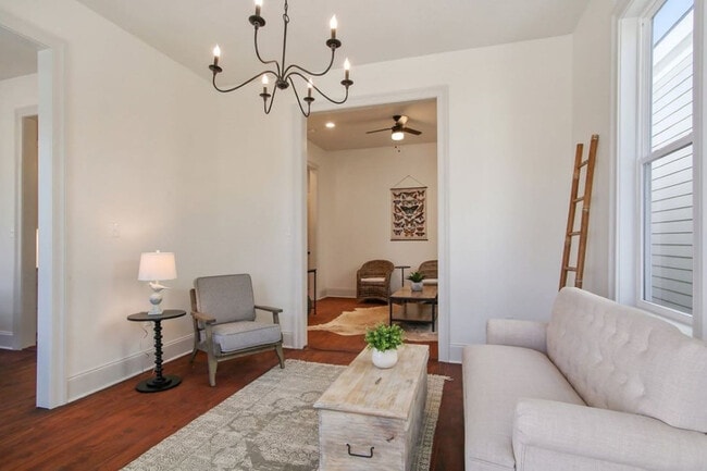 Building Photo - 2209 Louisiana Ave Unit ID1225792P