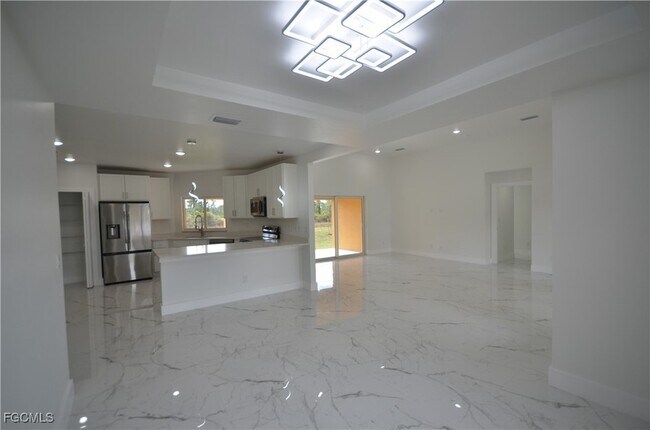 Photo - 1132 Edelweiss St E