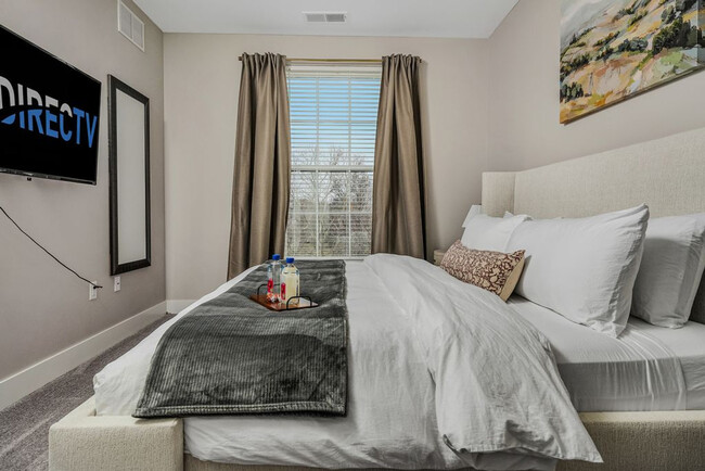 Photo - 475 Oak St Unit ID1257780P