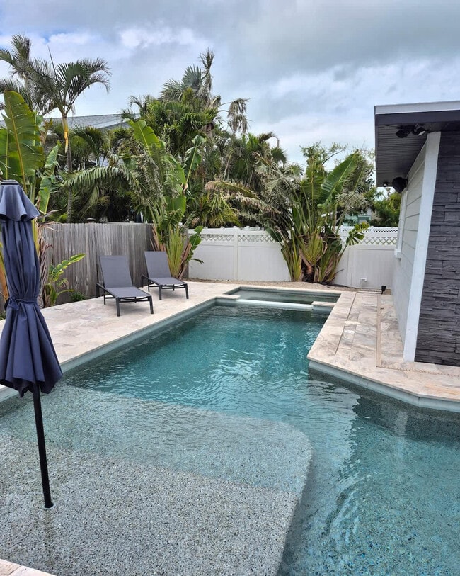 Photo - 613 Fern St Unit ID1366637P