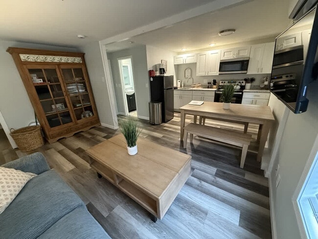 Building Photo - 4 Auburn Ave Ext Unit ID1312435P