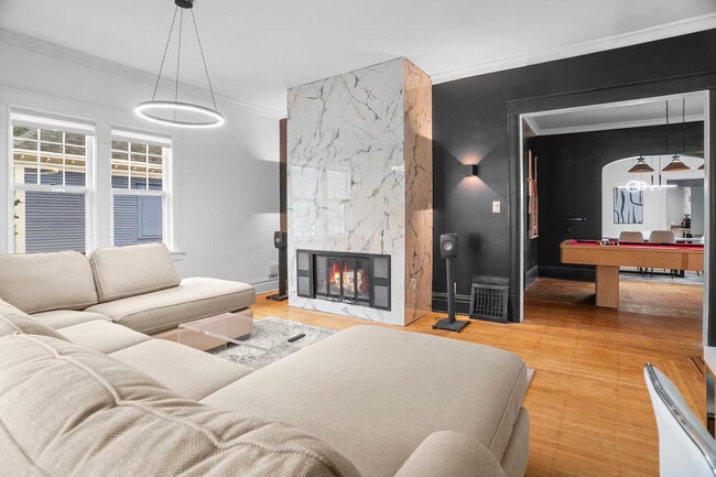 Building Photo - 1115 W 31st St Unit SI ID1292856P