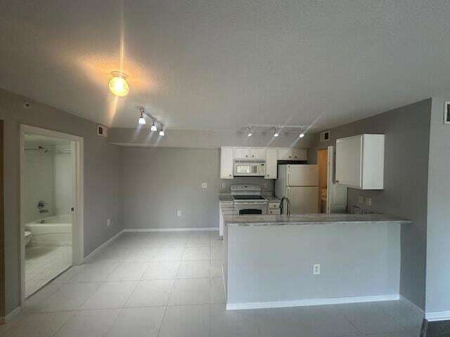 Photo - 141 SW Palm Dr Unit 205