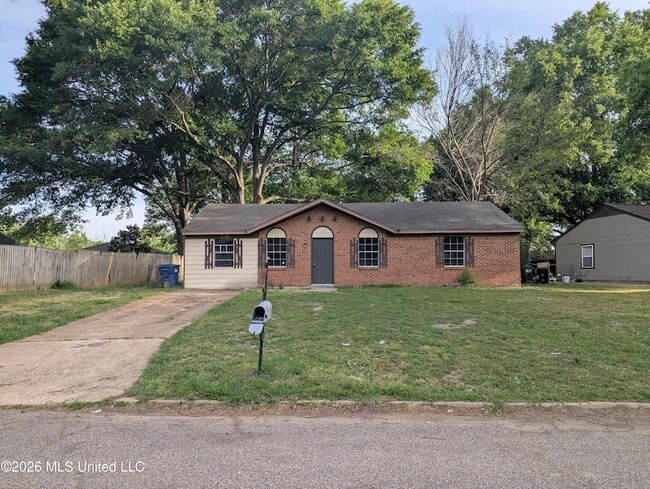 Building Photo - 2628 Hillcrest Dr