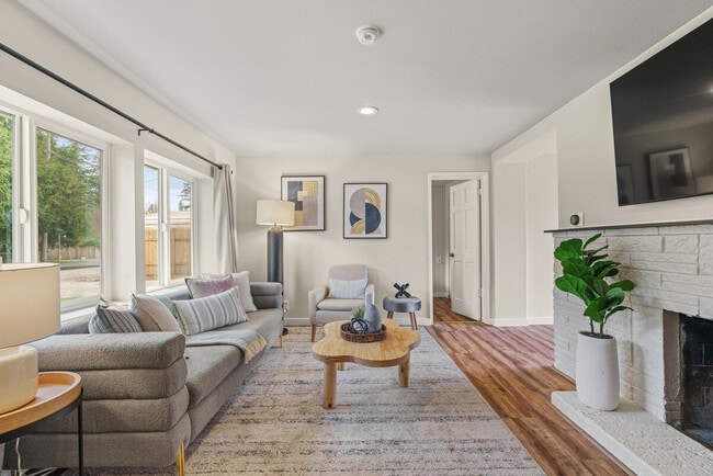 Building Photo - 13352 17th Ave NE Unit ID1324813P