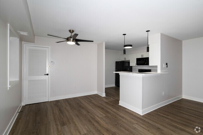 2BR, 2BA - 1,100SF - Dining Room - Meadowbrook Apartments