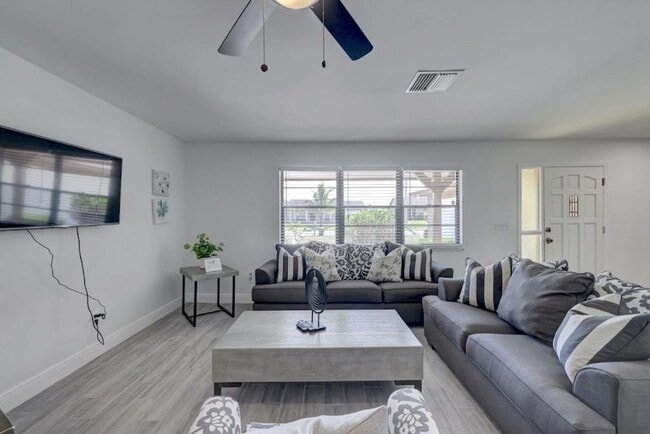 Photo - 543 SE Greenway Terrace