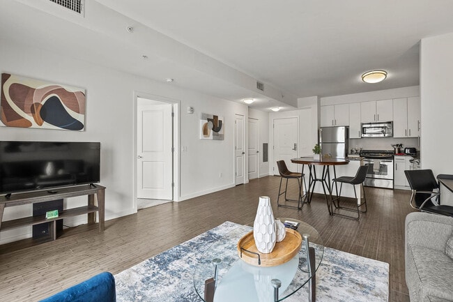 Photo - 301 Commons Park S Unit SI FL6-ID1050413P