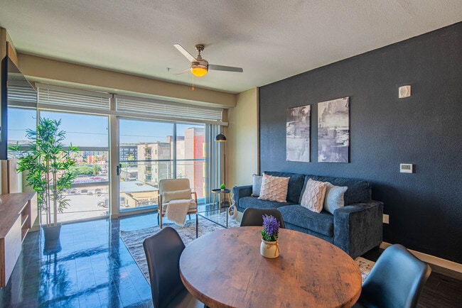 Building Photo - 295 E Roosevelt St Unit ID1388730P