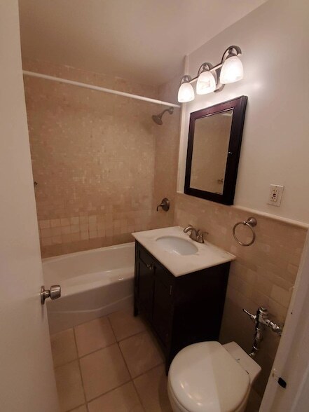 Photo - 225 E 46th St