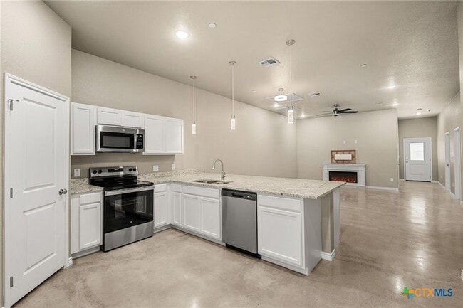 Photo - 408 W Avenue C
