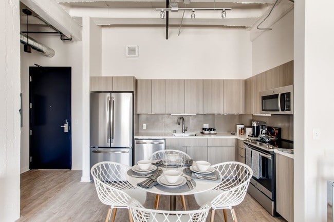 Photo - 625 Broadway