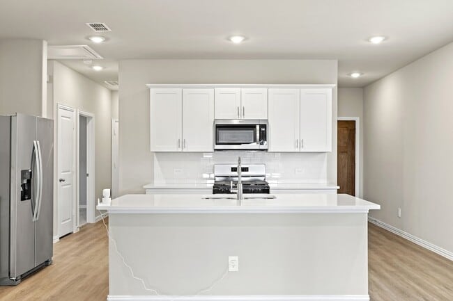 Photo - 607 Clover Crk Dr