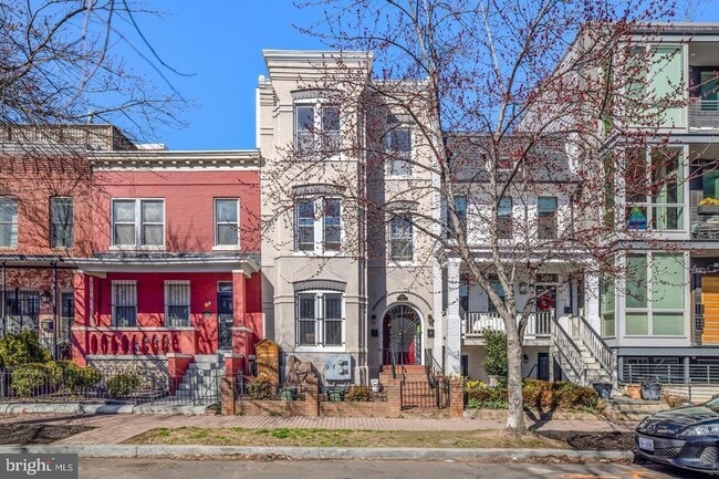 Building Photo - 504 L St NE