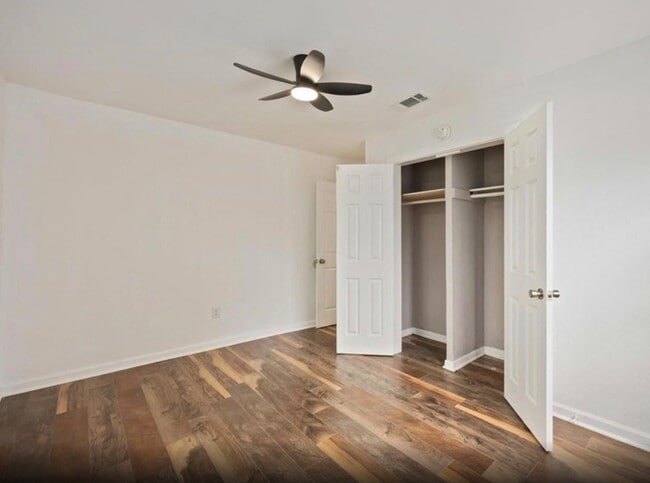 Photo - 6043 Lyndhurst Dr