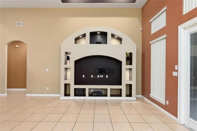 Photo - 1910 W 41st St