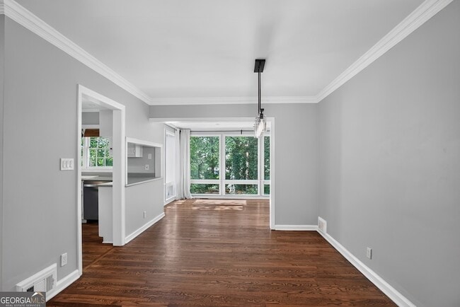 Photo - 807 Cardova Dr NE