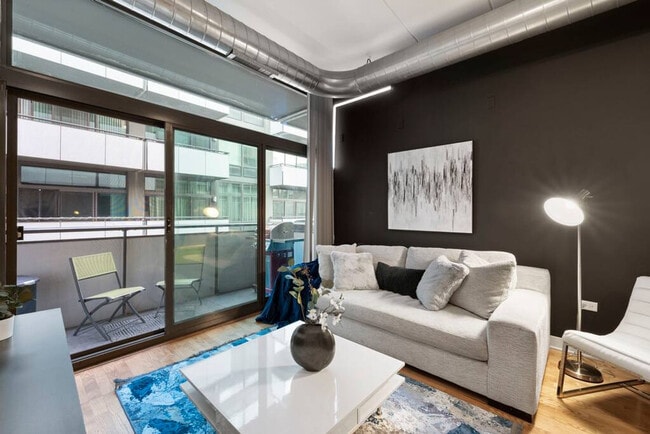 Photo - 660 W Wayman St Unit ID1244912P