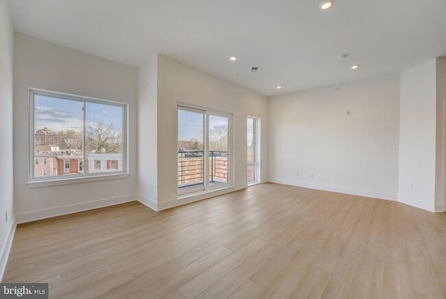 Photo - 4200 Lancaster Ave Unit 404