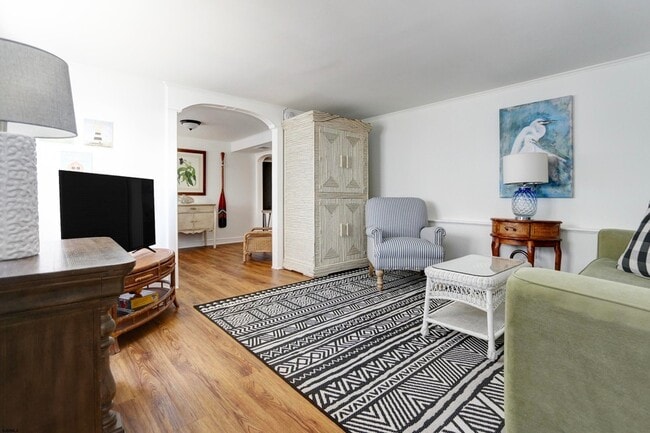 Photo - 10 S Troy Ave