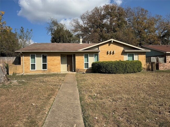 Building Photo - 1925 Bosque Dr