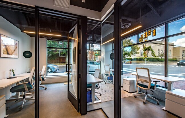 CoWork Space In Lobby - Orpheum Apartments