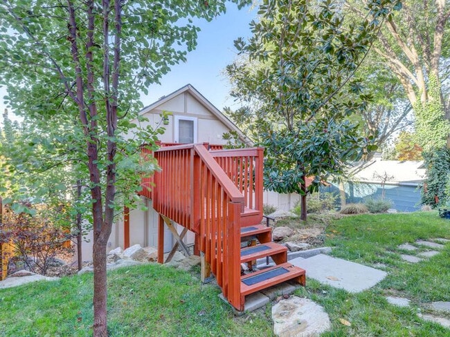 Photo - 1427 E Hays St Unit ID1324056P