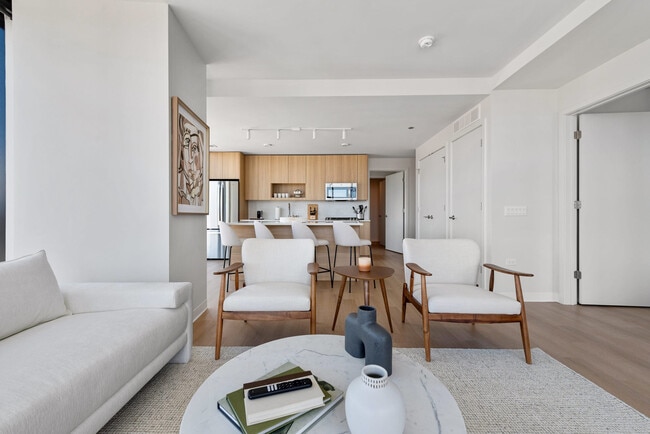 Photo - 901 W Blackhawk St Unit FL18-ID1029649P