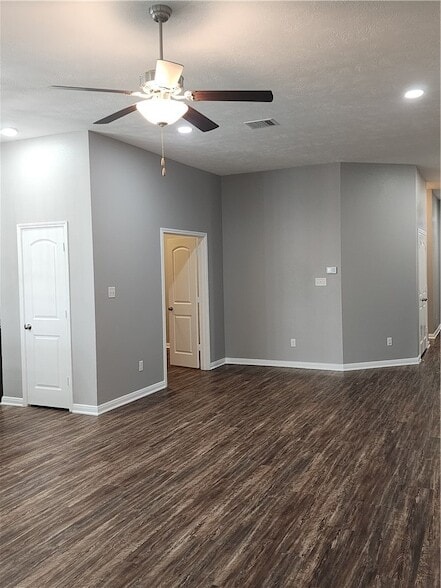 Photo - 4015 Dunlap Loop