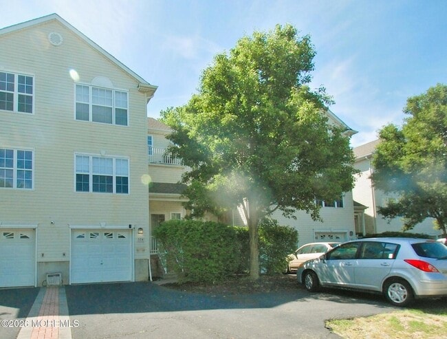 Building Photo - 574 Beachway Ave