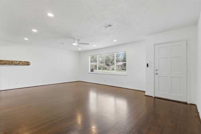 Photo - 10033 Whiteside Ln