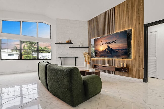 Building Photo - 20140 NE 25th Ct Unit ID1372364P