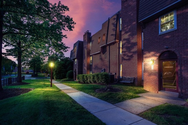 Photo - Meadowbrook Apartments