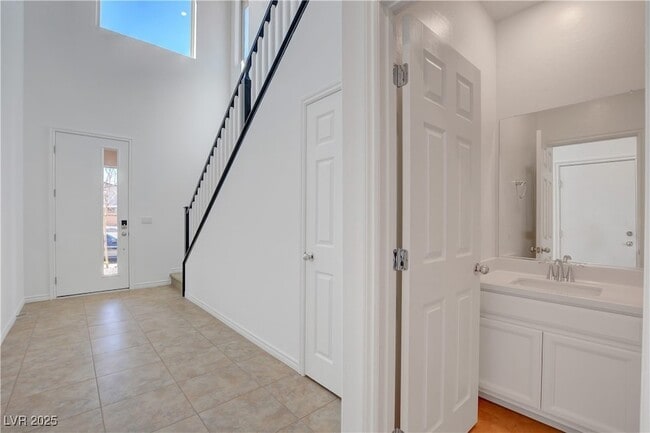 Photo - 882 Sycamore Falls St