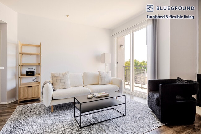 Building Photo - 1443 N Fuller Ave Unit FL4-ID1347