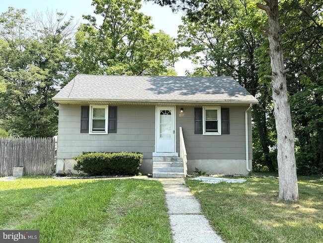 Building Photo - 817 Graisbury Ave