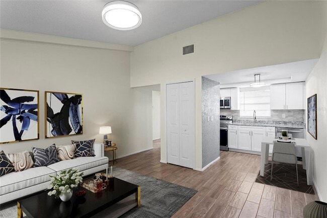 Photo - 13046 Leverington St