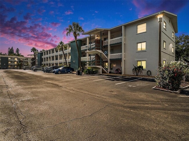 Building Photo - 1859 Restful Dr Unit L26