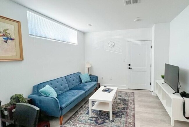 Building Photo - 1033 Newton St NE Unit SI ID1573092P